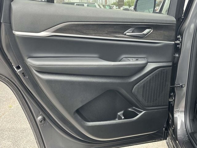 2026 Jeep Grand Cherokee Altitude
