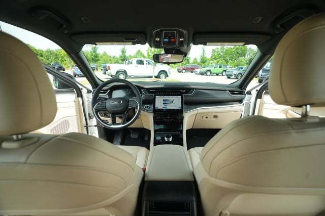 2023 Jeep Grand Cherokee Limited 4x2