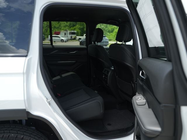 2026 Jeep Grand Cherokee GRAND CHEROKEE LAREDO 4X4