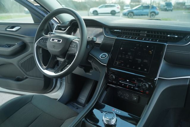 2024 Jeep Grand Cherokee Laredo X 4x4