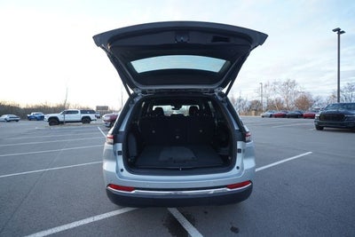 2025 Jeep Grand Cherokee Laredo 4x4