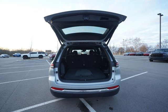 2025 Jeep Grand Cherokee Laredo 4x4