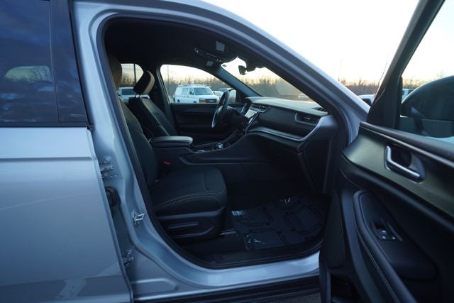 2025 Jeep Grand Cherokee Laredo 4x4