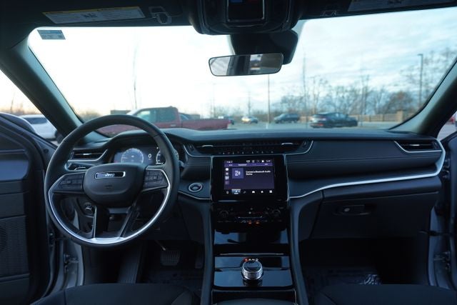 2025 Jeep Grand Cherokee Laredo 4x4