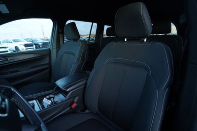 2025 Jeep Grand Cherokee Laredo 4x4