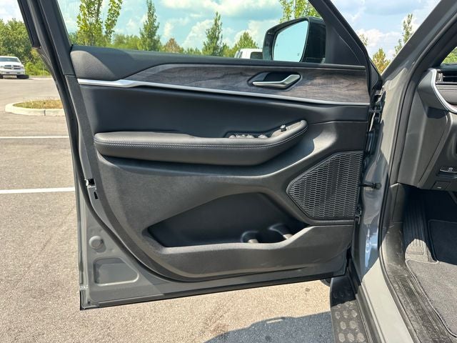 2027 Jeep Grand Cherokee Altitude