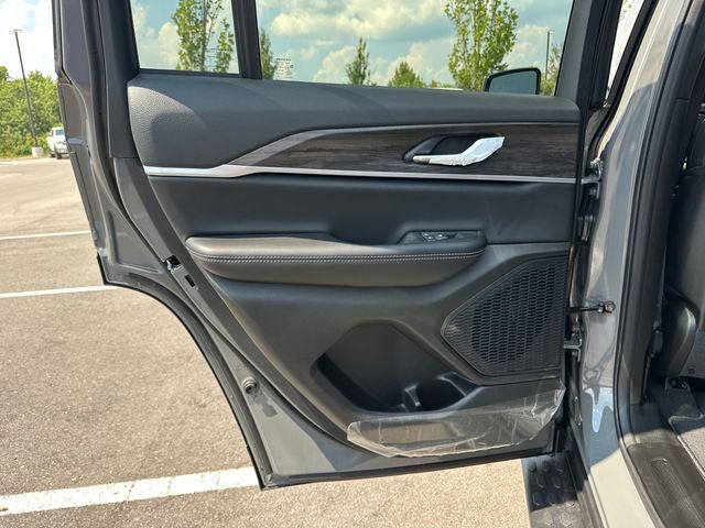 2027 Jeep Grand Cherokee Altitude