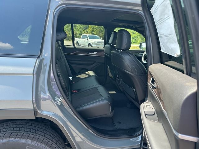 2027 Jeep Grand Cherokee Altitude
