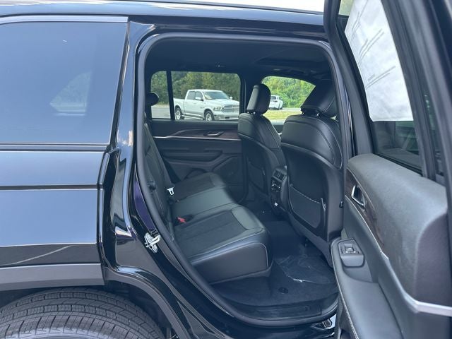 2027 Jeep Grand Cherokee Altitude