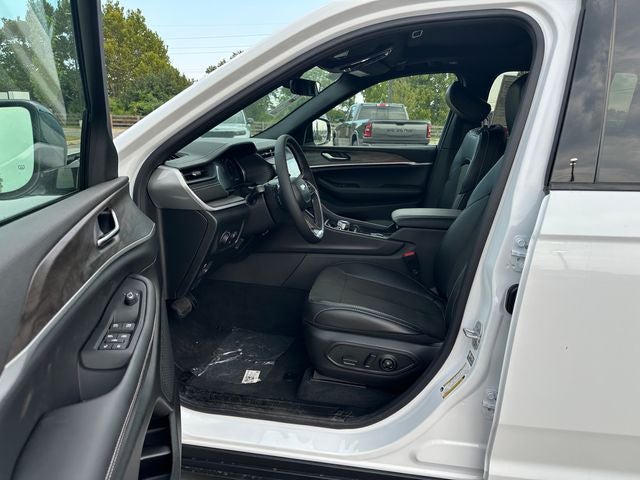 2027 Jeep Grand Cherokee Altitude