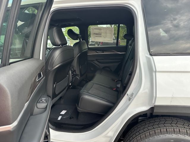 2027 Jeep Grand Cherokee Altitude