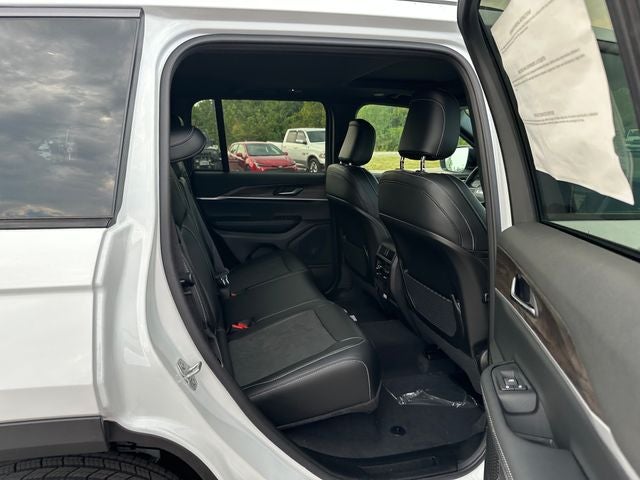 2027 Jeep Grand Cherokee Altitude