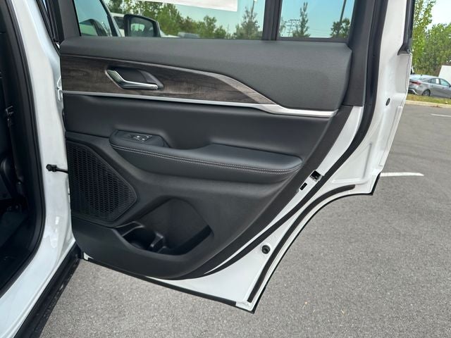 2027 Jeep Grand Cherokee Altitude