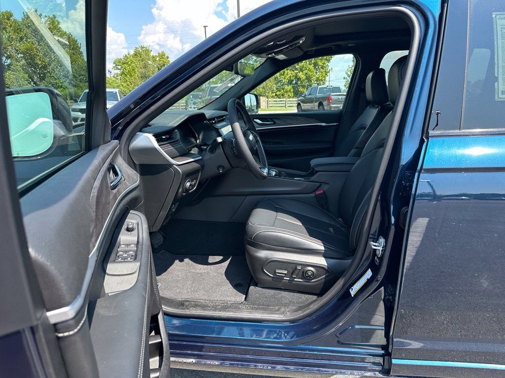 2027 Jeep Grand Cherokee Limited Reserve