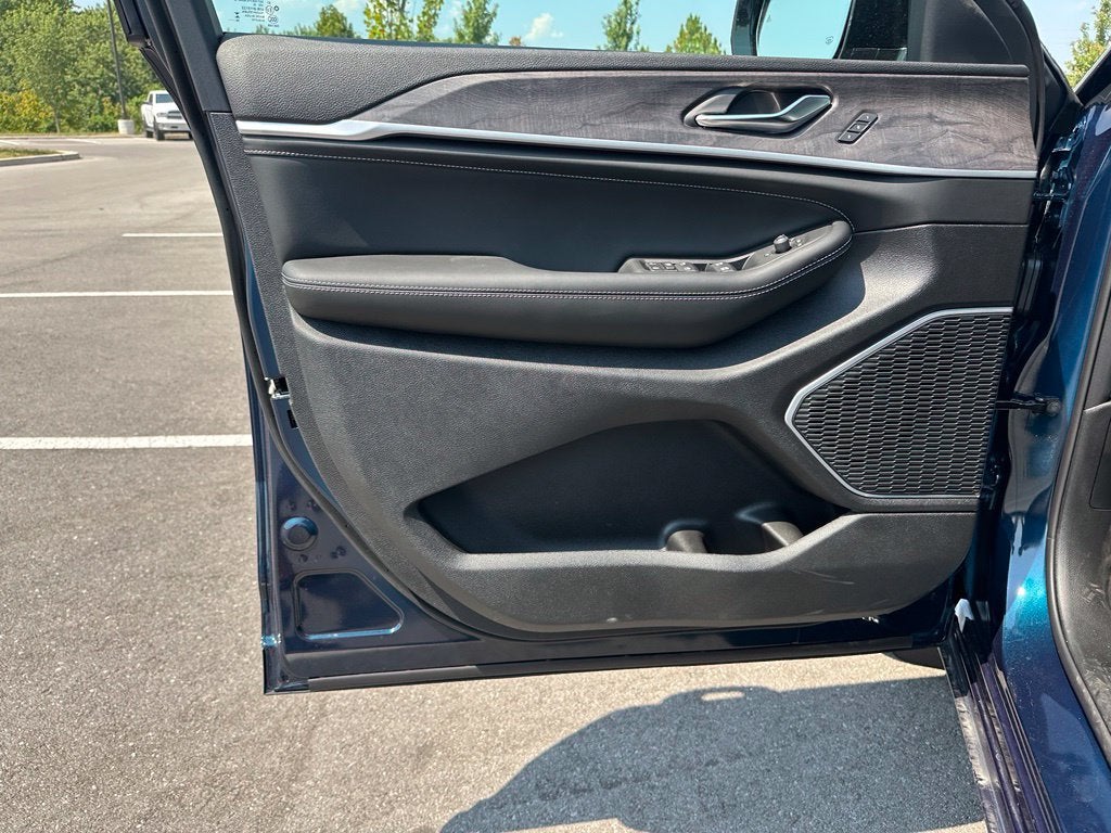 2027 Jeep Grand Cherokee Limited Reserve