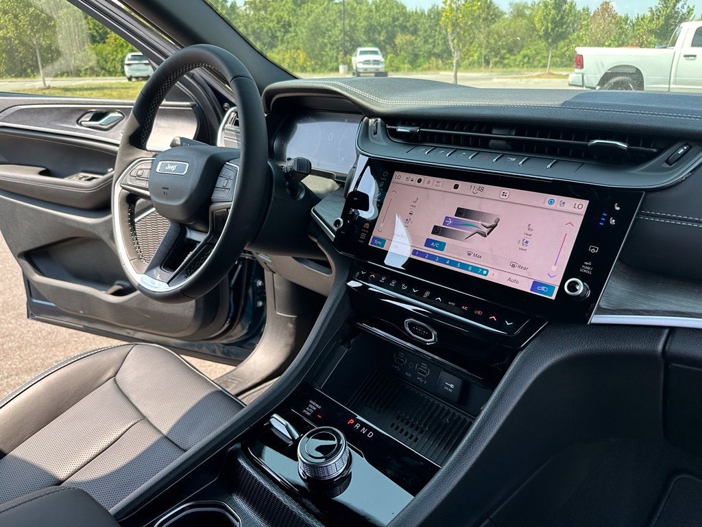 2027 Jeep Grand Cherokee Limited Reserve