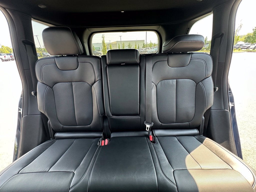 2027 Jeep Grand Cherokee Limited Reserve