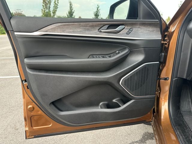 2027 Jeep Grand Cherokee Limited Reserve