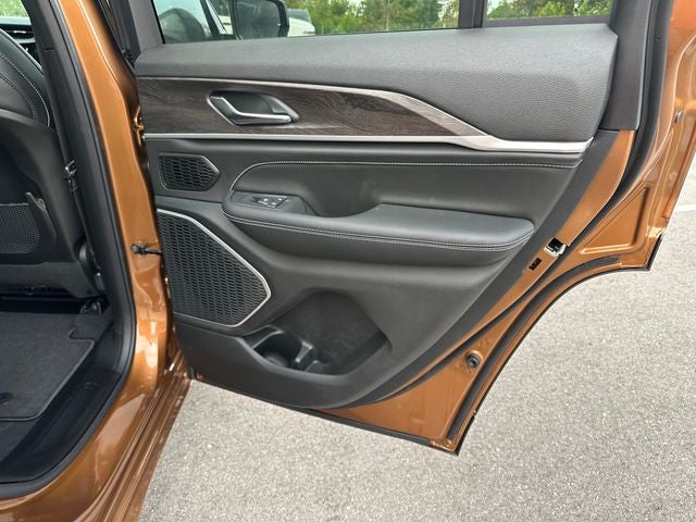2027 Jeep Grand Cherokee Limited Reserve