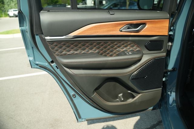 2026 Jeep Grand Cherokee Summit