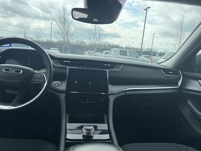 2023 Jeep Grand Cherokee L Laredo 4x2