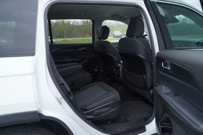 2023 Jeep Grand Cherokee L Laredo 4x2