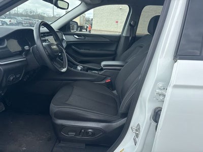 2023 Jeep Grand Cherokee L Laredo 4x2