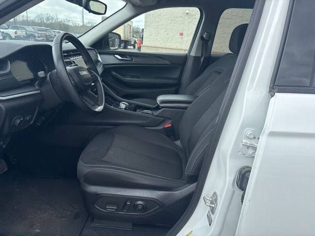 2023 Jeep Grand Cherokee L Laredo 4x2