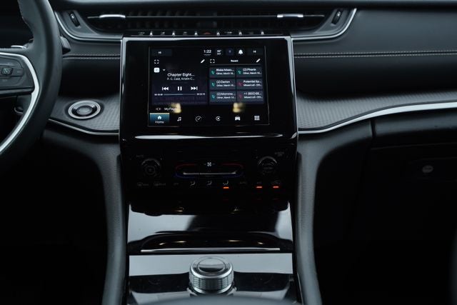 2023 Jeep Grand Cherokee L Laredo 4x2