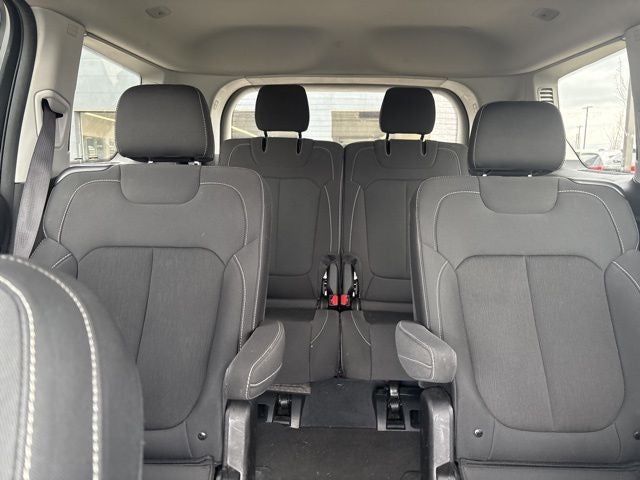 2023 Jeep Grand Cherokee L Laredo 4x2