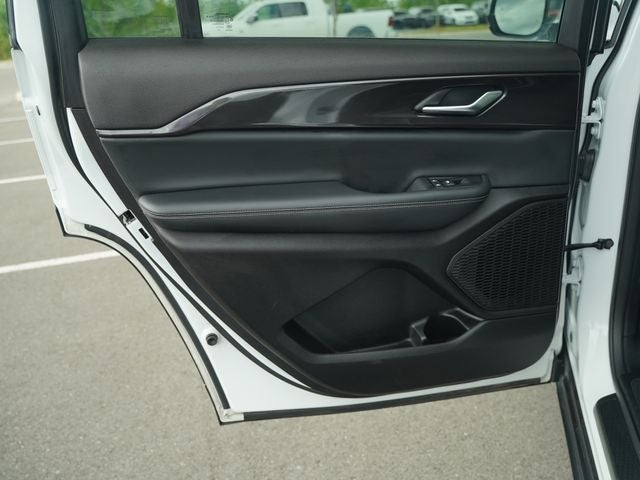 2023 Jeep Grand Cherokee L Altitude 4x2