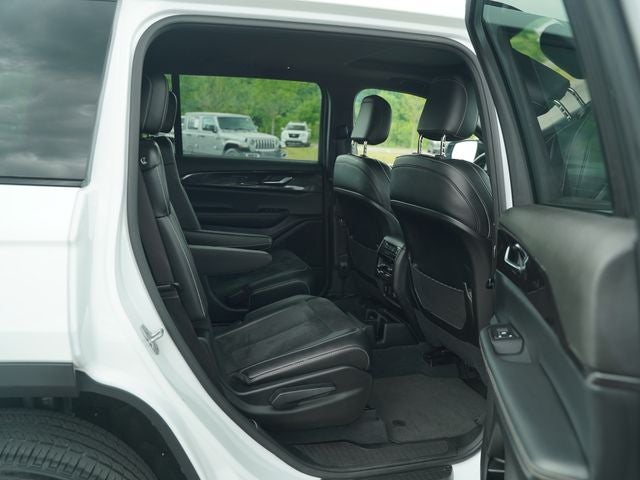 2023 Jeep Grand Cherokee L Altitude 4x2