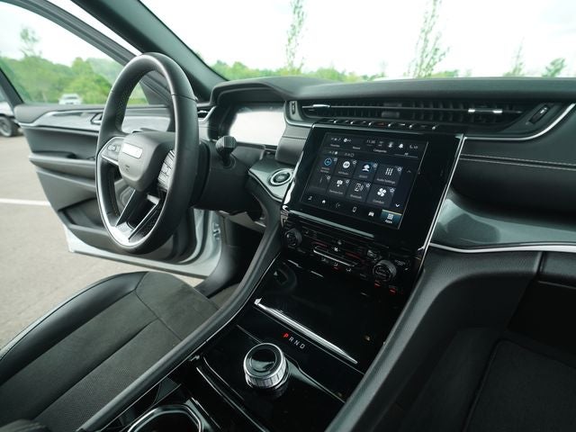 2023 Jeep Grand Cherokee L Altitude 4x2