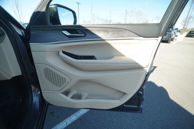 2023 Jeep Grand Cherokee L Limited 4x2