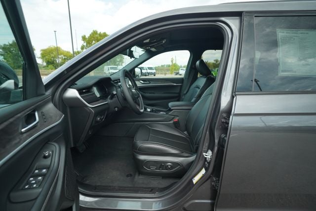 2025 Jeep Grand Cherokee GRAND CHEROKEE L LIMITED 4X2