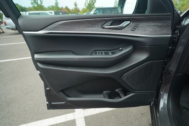 2025 Jeep Grand Cherokee GRAND CHEROKEE L LIMITED 4X2