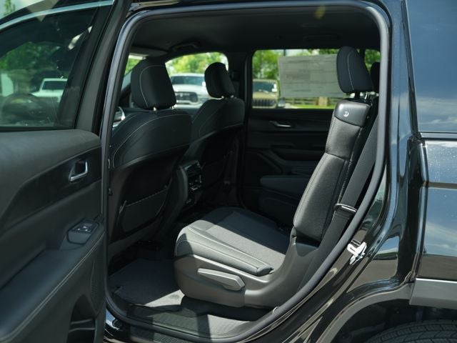 2026 Jeep Grand Cherokee GRAND CHEROKEE L LAREDO 4X4
