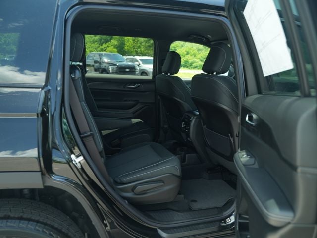 2026 Jeep Grand Cherokee GRAND CHEROKEE L LAREDO 4X4