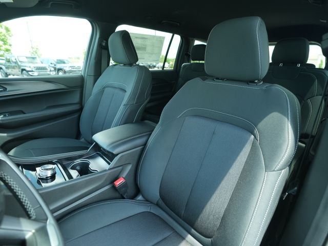2026 Jeep Grand Cherokee GRAND CHEROKEE L LAREDO 4X4