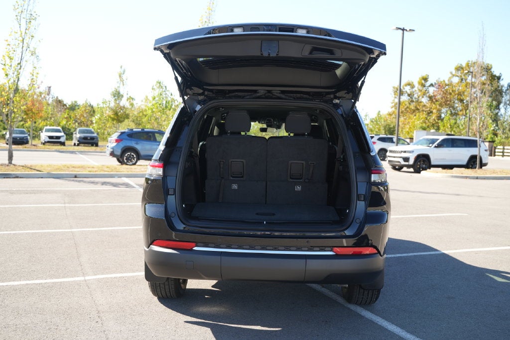 2027 Jeep Grand Cherokee Laredo