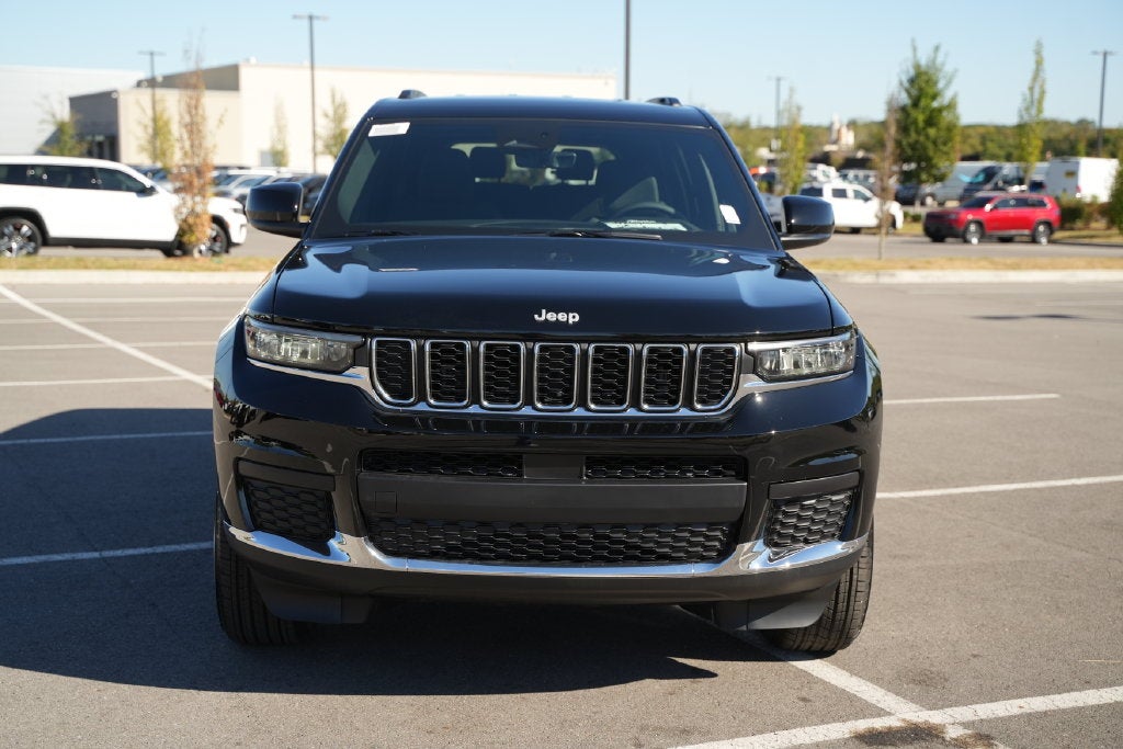 2027 Jeep Grand Cherokee Laredo
