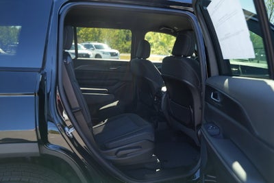 2027 Jeep Grand Cherokee Laredo
