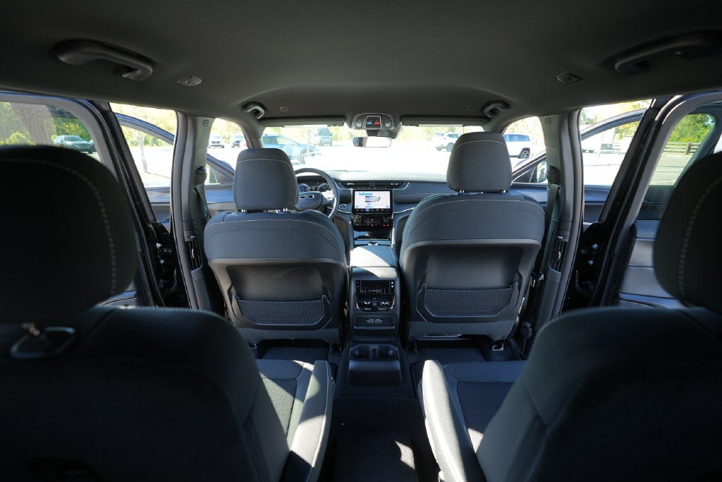2027 Jeep Grand Cherokee Laredo