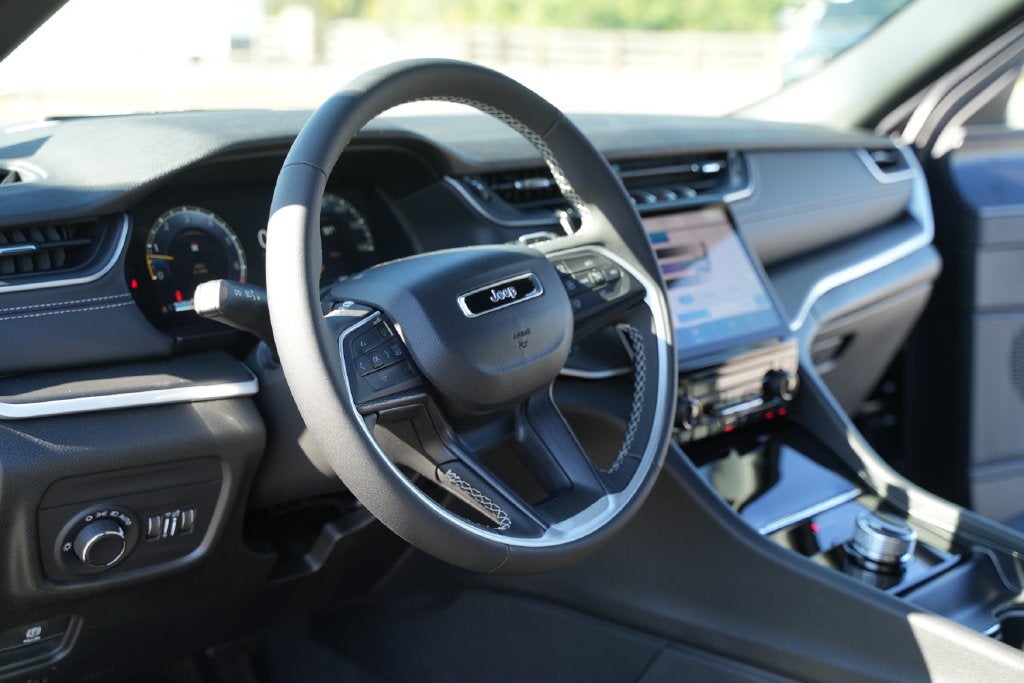 2027 Jeep Grand Cherokee Laredo