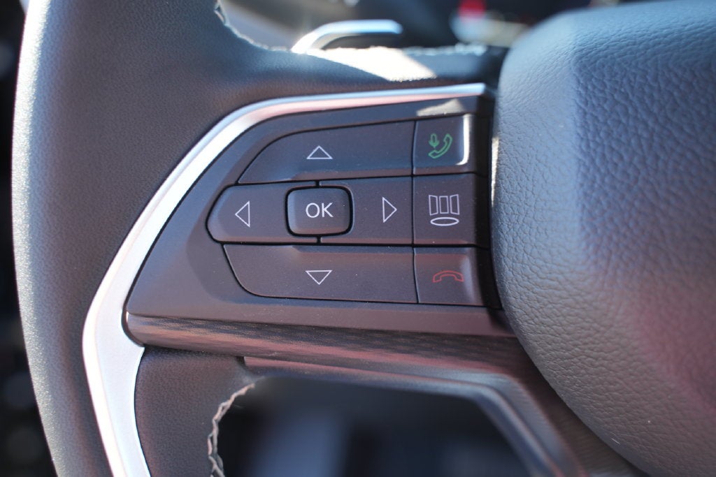 2027 Jeep Grand Cherokee Laredo
