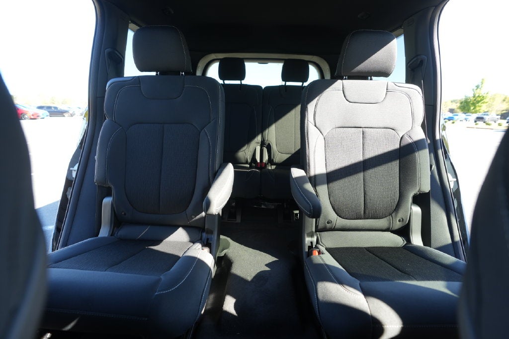 2027 Jeep Grand Cherokee Laredo