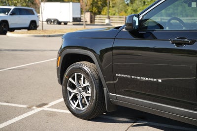 2027 Jeep Grand Cherokee Laredo