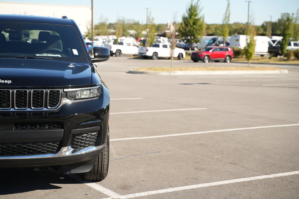 2027 Jeep Grand Cherokee Laredo
