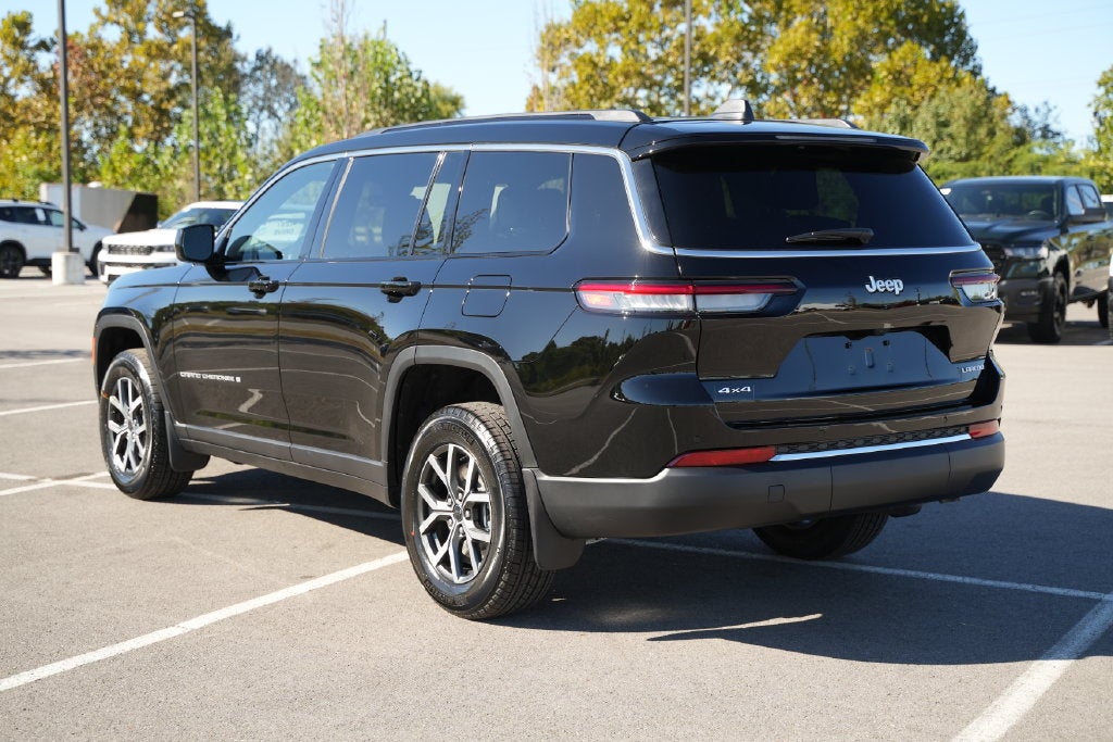 2027 Jeep Grand Cherokee Laredo