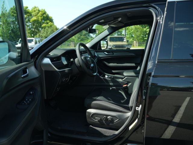 2026 Jeep Grand Cherokee GRAND CHEROKEE L LAREDO X 4X4